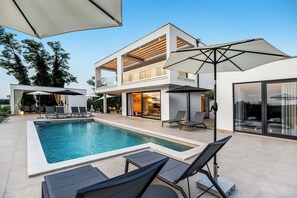 Familienvilla, 4 Schlafzimmer (Luxury Villa Sonia With Wellness &) | Pool | Außenpool (je nach Saison geöffnet), beheizter Pool
