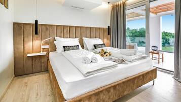 4 bedrooms, laptop workspace, iron/ironing board, free WiFi