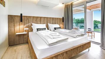 Biệt thự dành cho gia đình, nhiều phòng ngủ (Luxury Villa Sonia With Wellness &) | 4 phòng ngủ, khu vực làm việc phù hợp cho laptop