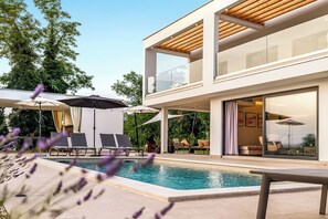 Seasonal outdoor pool, a heated pool - Luxury Villa Sonia With Wellness & Gym (Sveta Nedelja)