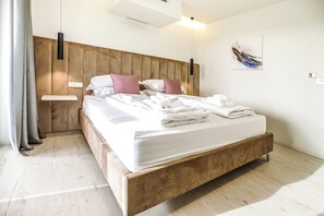 Biệt thự dành cho gia đình, 4 phòng ngủ (Luxury Villa Sonia With Wellness &) | 4 phòng ngủ, khu vực làm việc phù hợp cho laptop