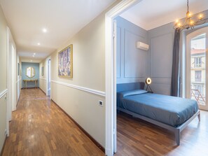 3 bedrooms, in-room safe, iron/ironing board, travel cot - Spacious apartment with parking space (on request) (La Spezia)