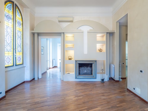 Spacious apartment with parking space (on request)