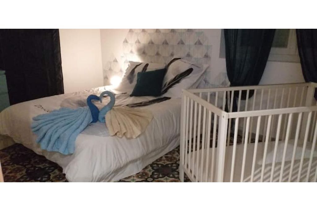 3 chambres, bureau, fer et planche à repasser, lit parapluie