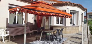 تناول الطعام بالخارج