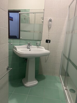 Studio Supérieur, 1 grand lit et 1 canapé-lit, cuisine | Salle de bain