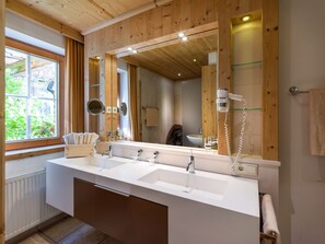 Shower, bidet, towels, toilet paper - 1 Raffaela Apartment (Zellberg)