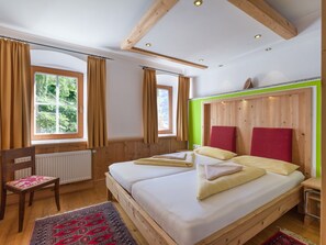 3 عدّة غرف نوم ومكواة/لوح كي وسرير سفر وواي فاي مجانًا