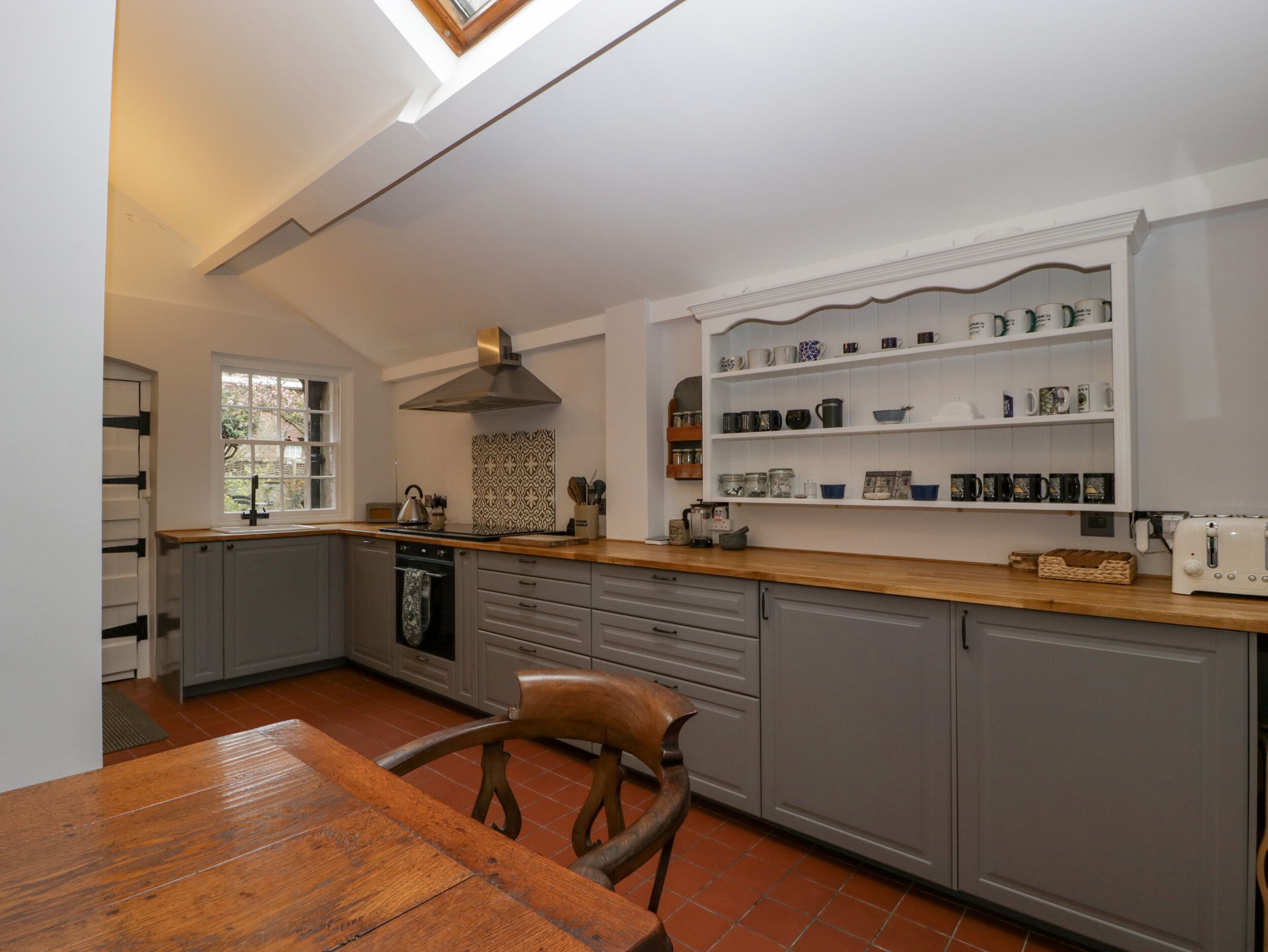 Cottage | Private kitchen | Fridge, dishwasher, electric kettle, toaster