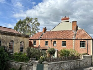 Exterior - Kylemore (Glastonbury)