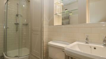 Cottage | Bathroom | Shower