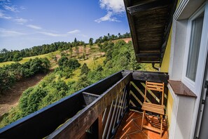 Apartment (Pony Ranch - Two bedroom Panda) | Balcony