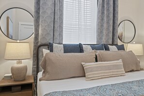 4 Schlafzimmer, Schreibtisch, Bügeleisen/Bügelbrett, WLAN