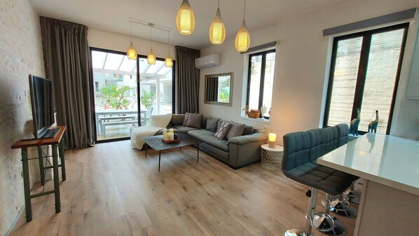 Deluxe House | Living area