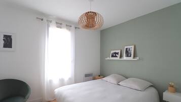 2 slaapkamers, een strijkplank/strijkijzer, gratis wifi, beddengoed