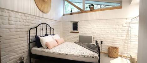 3 bedrooms, in-room safe, desk, iron/ironing board