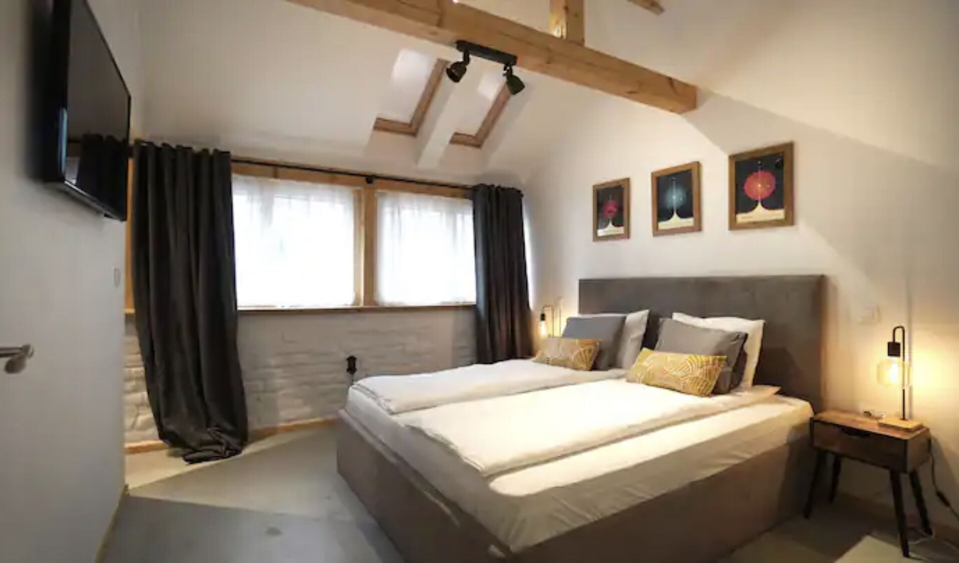 3 bedrooms, in-room safe, desk, iron/ironing board