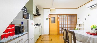10mins train to Namba, 4mins walk to stn, 2floor Japanese style whole house