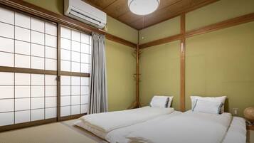 4 bedrooms, desk, iron/ironing board, free WiFi