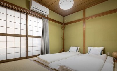 10mins train to Namba, 4mins walk to stn, 2floor Japanese style whole house