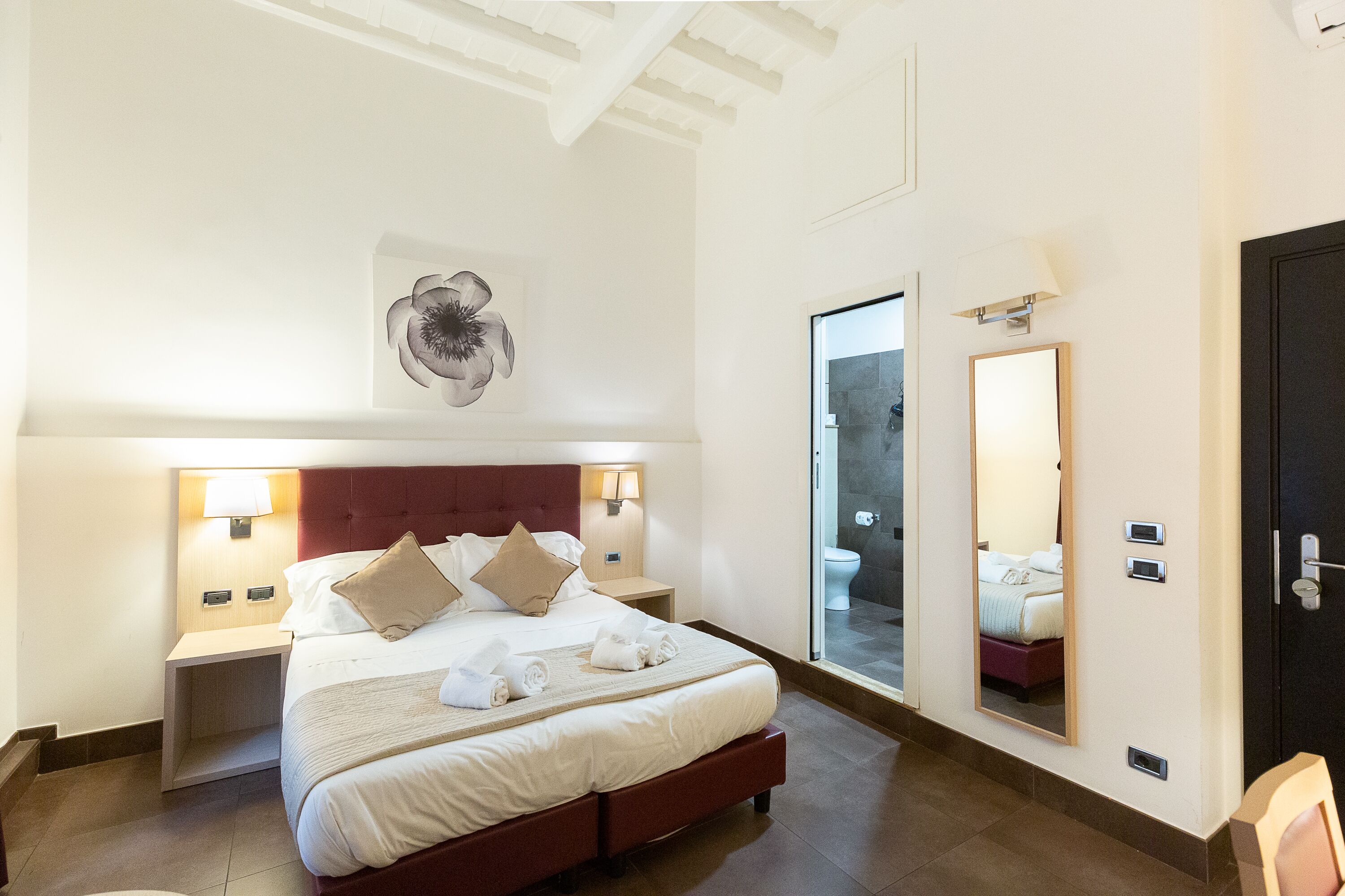 Daunenbettdecken, Minibar (mit einigen kostenlosen Artikeln), Zimmersafe