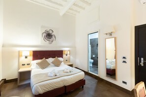 Down comforters, free minibar items, in-room safe, desk - Suitinn19 (Rome)