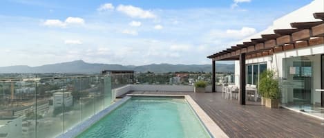 Outdoor pool, a heated pool