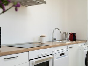 Réfrigérateur, micro-ondes, four, lave-vaisselle