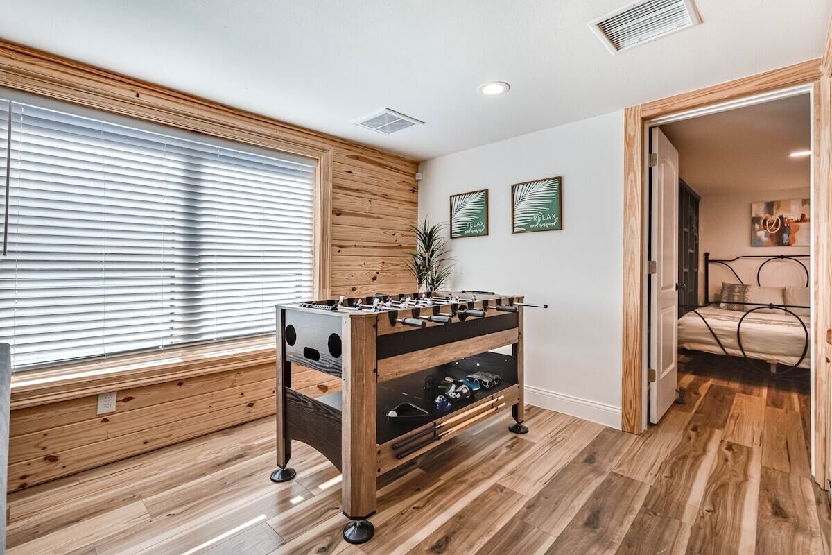 3 bedrooms, desk, iron/ironing board, travel cot