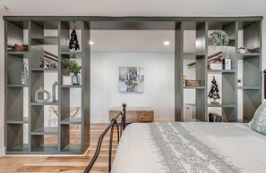 3 Schlafzimmer, Schreibtisch, Bügeleisen/Bügelbrett, Reisekinderbett