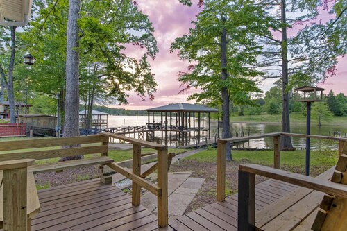 Newly Renovated Lakefront home with boat house, launch and 2 piers!