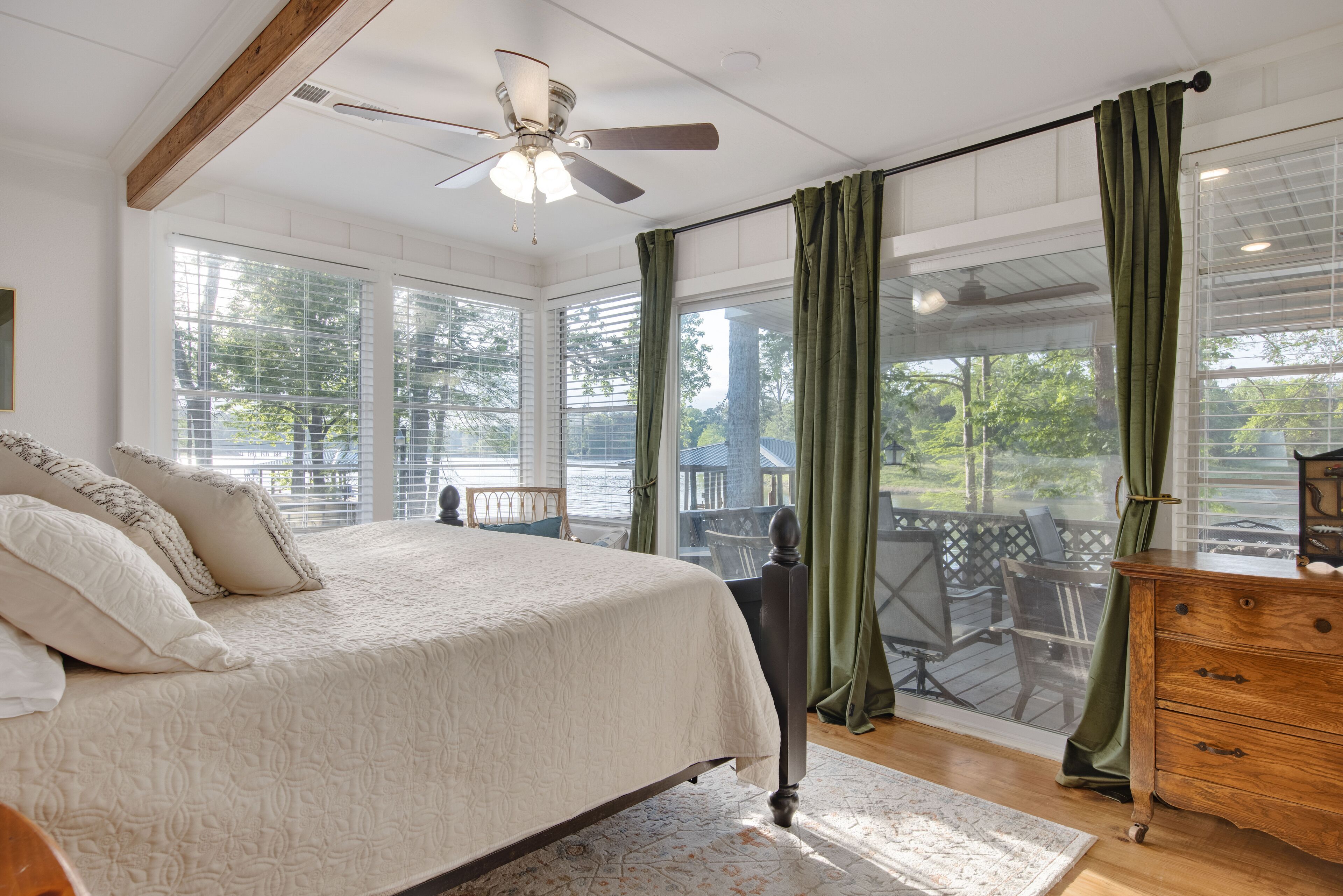 4 chambres, fer et planche à repasser, Wi-Fi, draps fournis