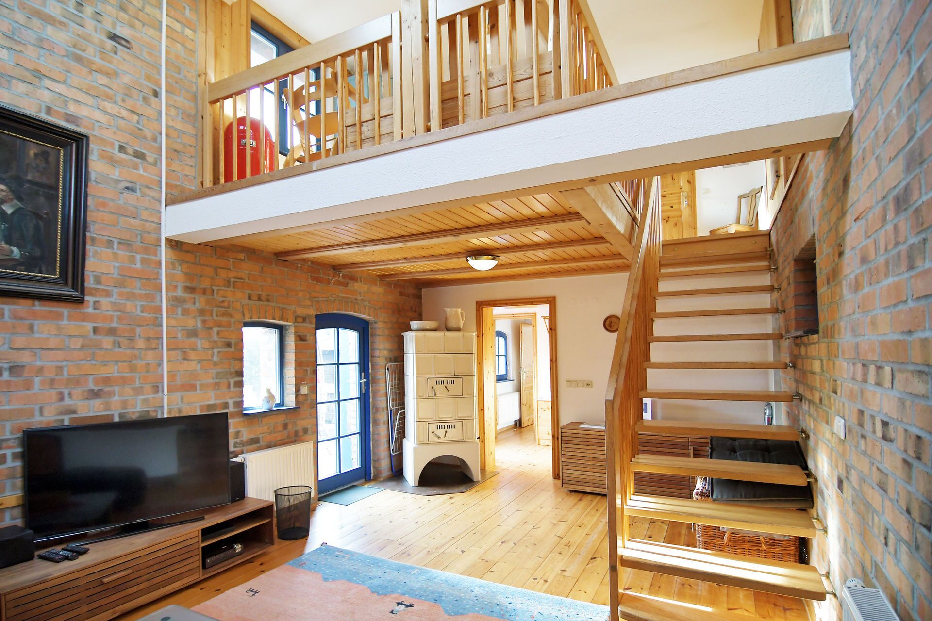 TV, DVD player, books, stereo