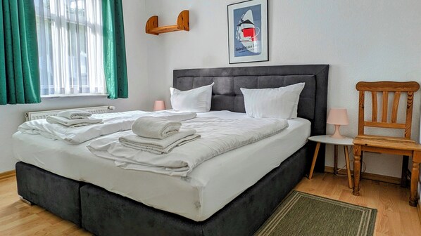 2 bedrooms, travel cot, free WiFi