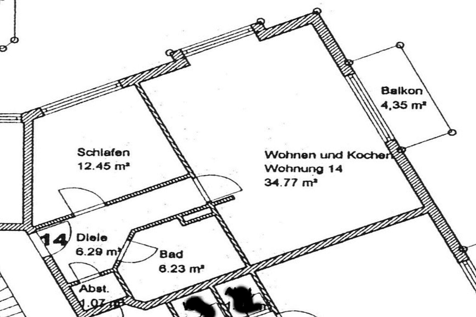 Een plattegrond met aanduidingen voor 'Schlafen' (12,45 m²), 'Wohnung 14' (34,77 m²), 'Dreise' (6,29 m²), 'Bad' (6,23 m²), 'Abst. 02' (7,07 m²) en 'Balcon' (4,35 m²).