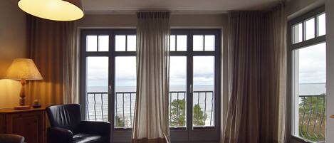 Fernseher, Stereoanlage