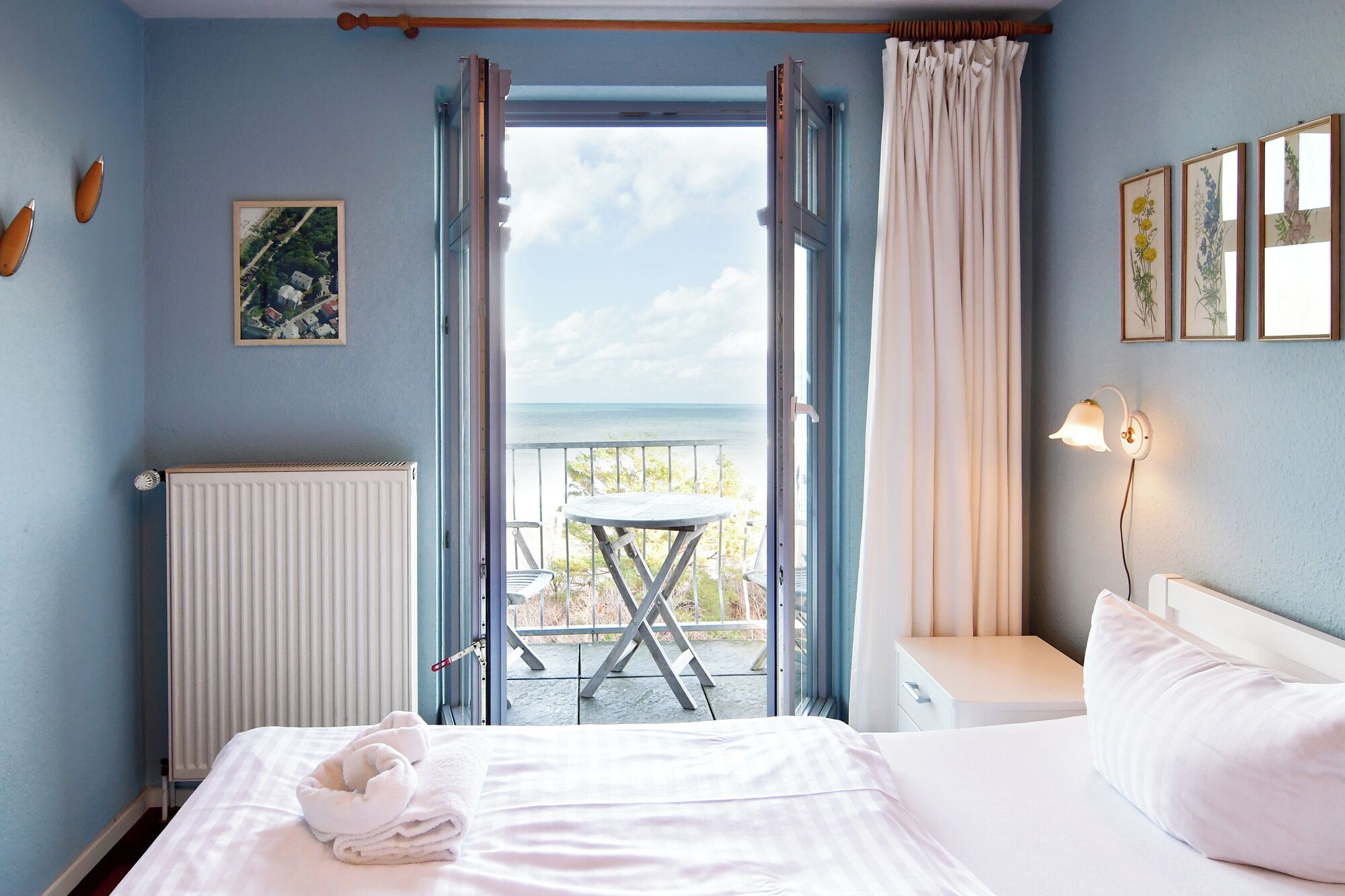 2 bedrooms, iron/ironing board, free WiFi