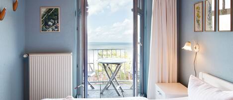 2 bedrooms, iron/ironing board, free WiFi