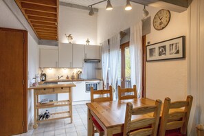 冷蔵庫、電子レンジ、オーブン、食器洗い機