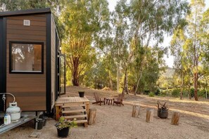 Outdoor dining - Summer Lea 1 by Tiny Away (Howes Creek)