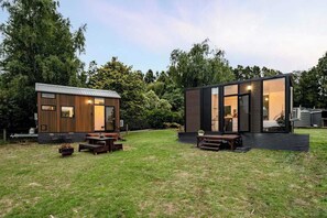 Outdoor dining - Emus Nest by Tiny Away (Warragul South)