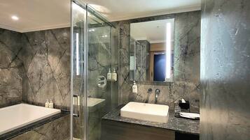 Suite, 1 King Bed, Kitchenette (Dining) | Bathroom | Hydromassage showerhead, free toiletries, hair dryer, towels