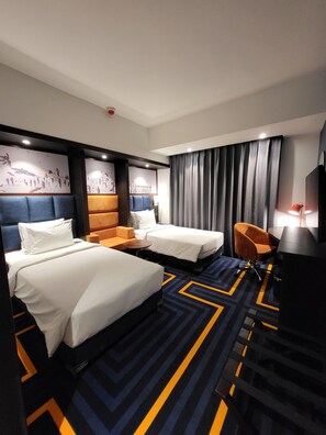 1 bedroom, Egyptian cotton sheets, premium bedding, down comforters