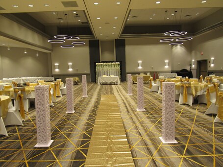 Holiday Inn Orlando International Drive ICON Park, an IHG Hotel - Image 13