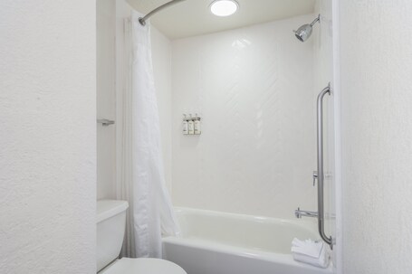 Holiday Inn Orlando International Drive ICON Park, an IHG Hotel - Image 32