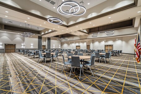 Holiday Inn Orlando International Drive ICON Park, an IHG Hotel - Image 81