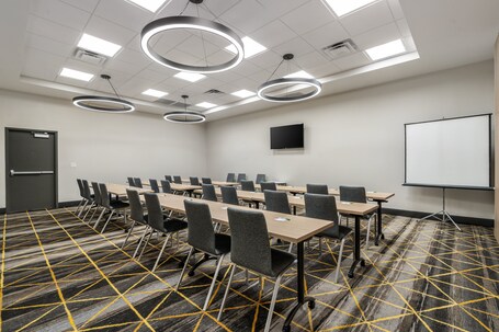Holiday Inn Orlando International Drive ICON Park, an IHG Hotel - Image 38