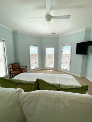 4 bedrooms, internet, bed sheets - Spectacular mid-island beachfront home - 707 Red Drum (Fripp Island)