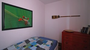 2 bedrooms, iron/ironing board, WiFi