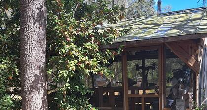 Peaceful 2.5 acres setting in horse country - sit back and relax